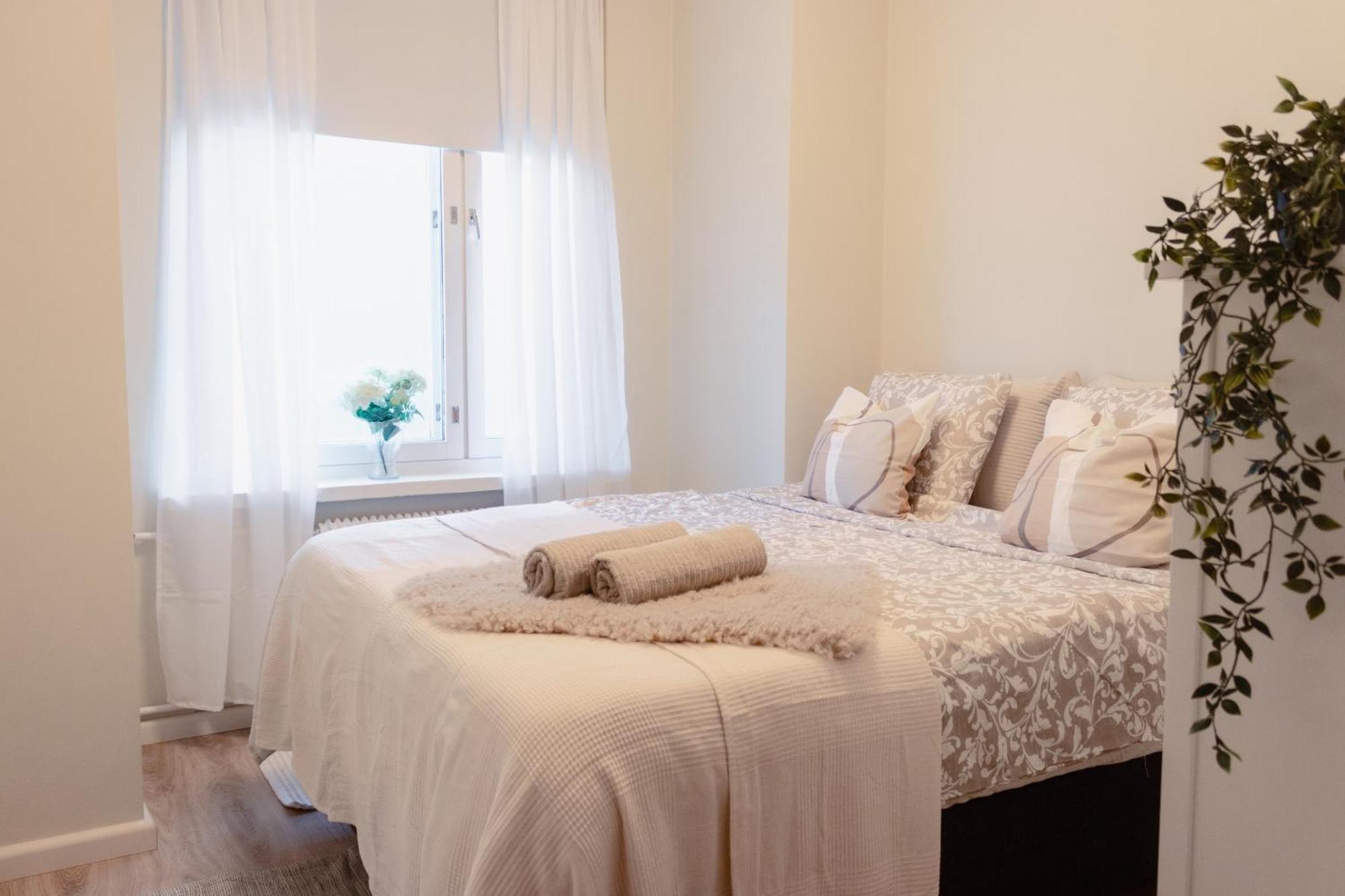Apartment Modern Boho Charm In Kallio, Walk To Center Helsinki