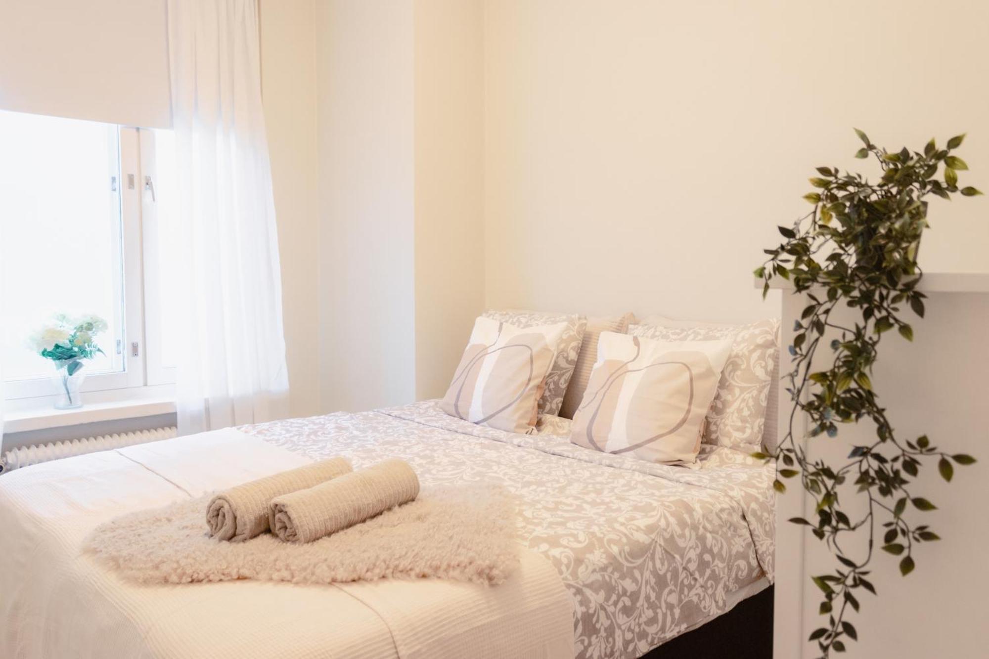 Apartment Modern Boho Charm In Kallio, Walk To Center Helsinki