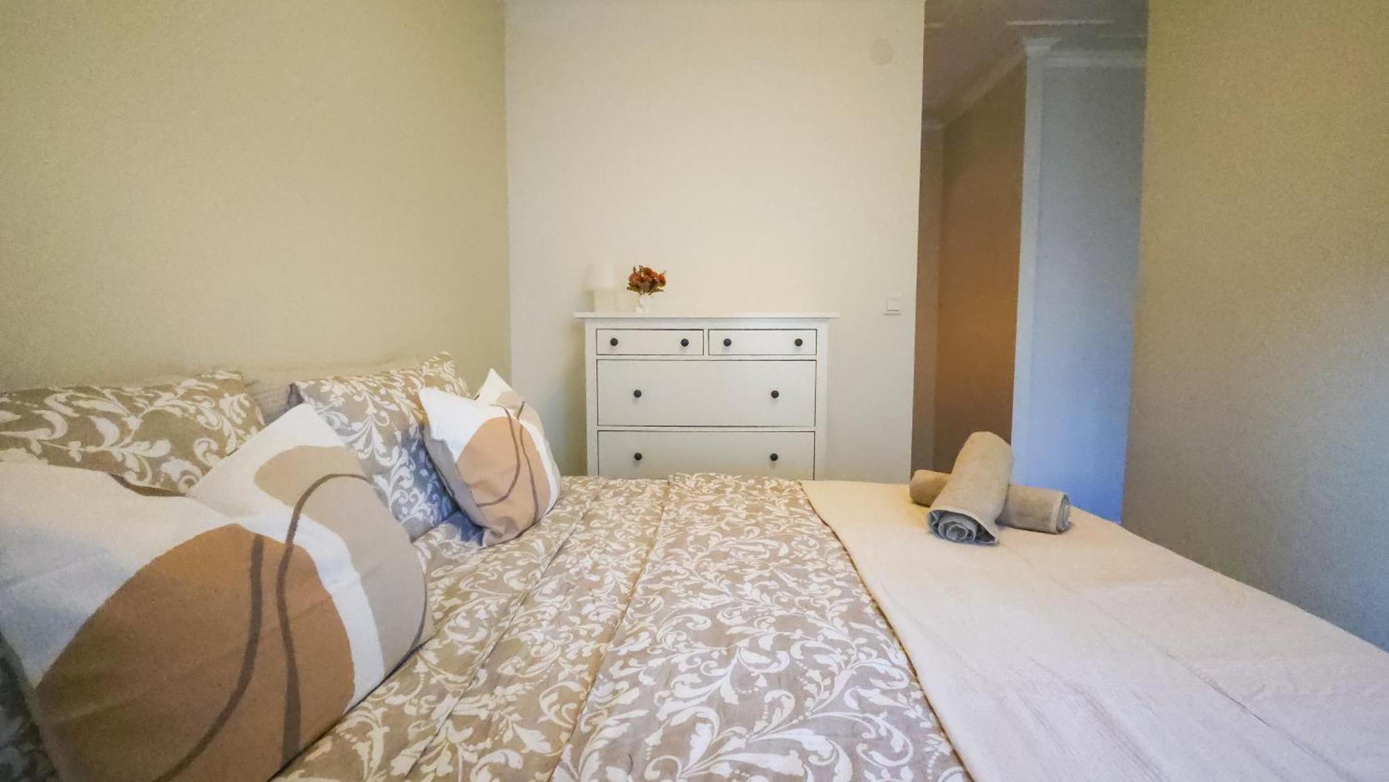Apartment Modern Boho Charm In Kallio, Walk To Center Helsinki