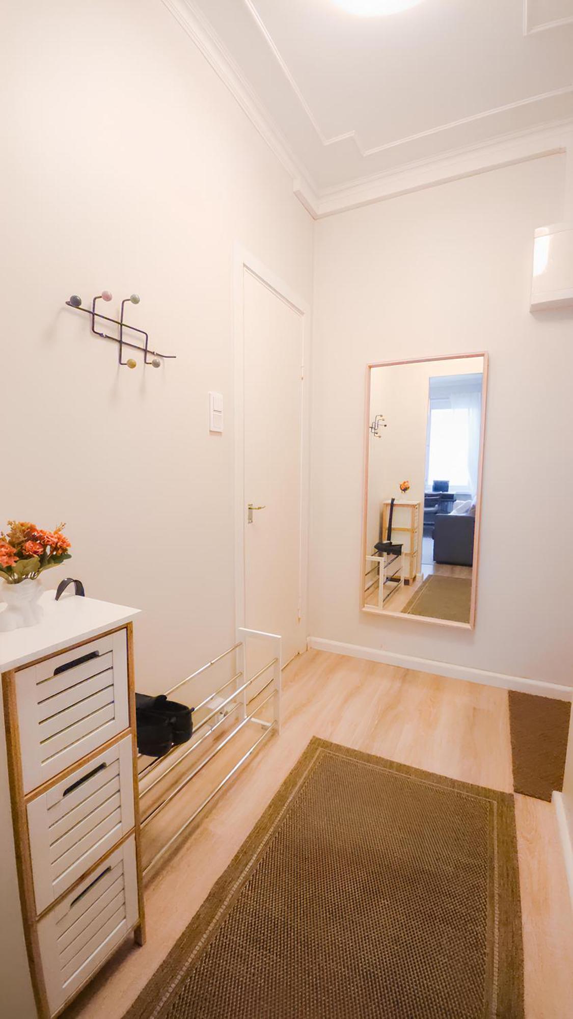 Apartment Modern Boho Charm In Kallio, Walk To Center Helsinki